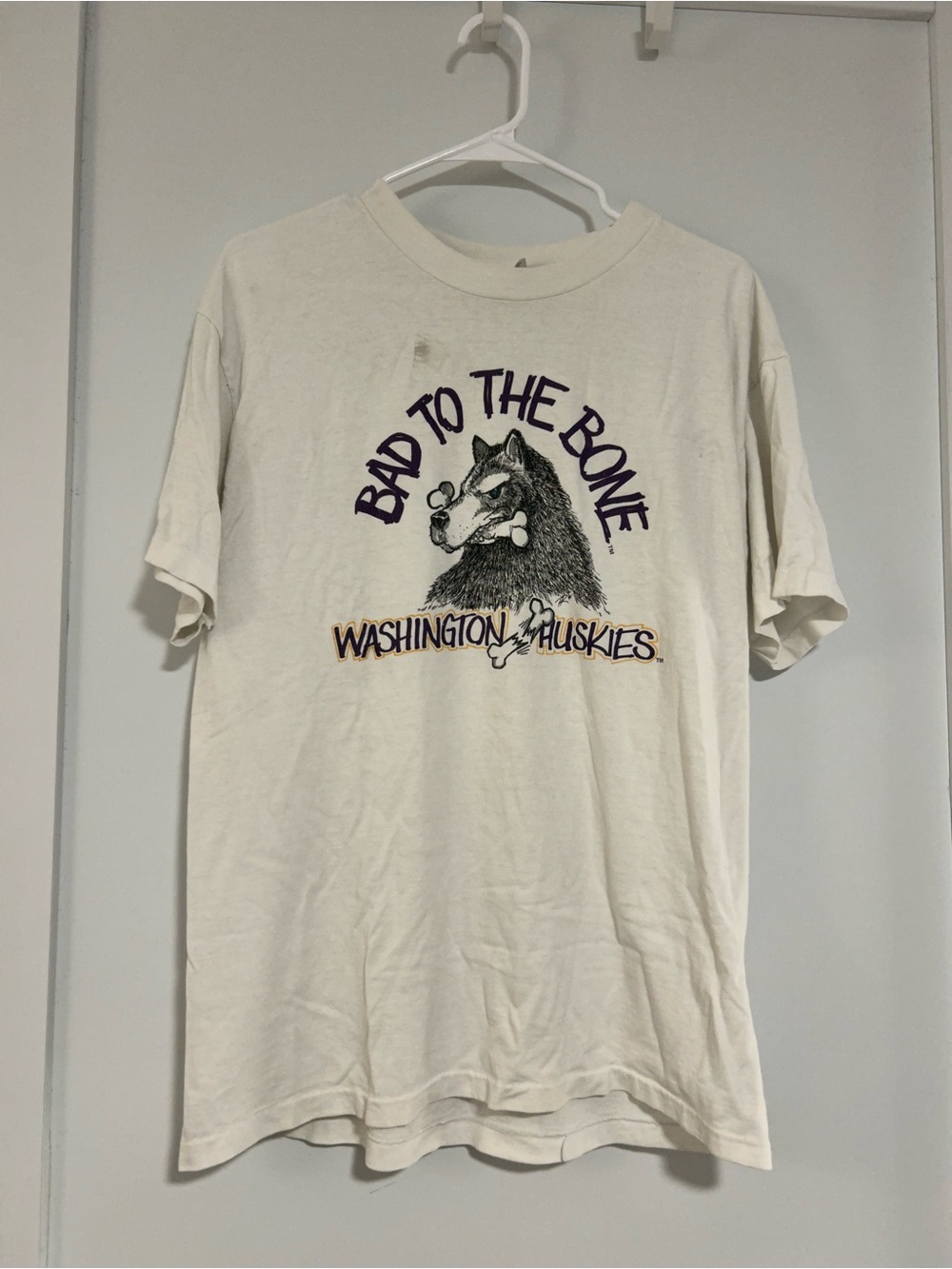 Vintage Bad to the Bone Washington Huskies Off-White Graphic T-Shirt